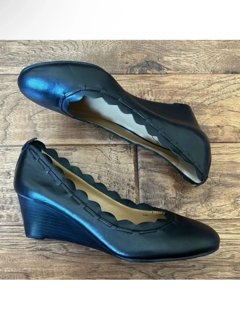 Jack Rogers Thea Black Leather Scallop Trim Wedge Heels Size 6.5